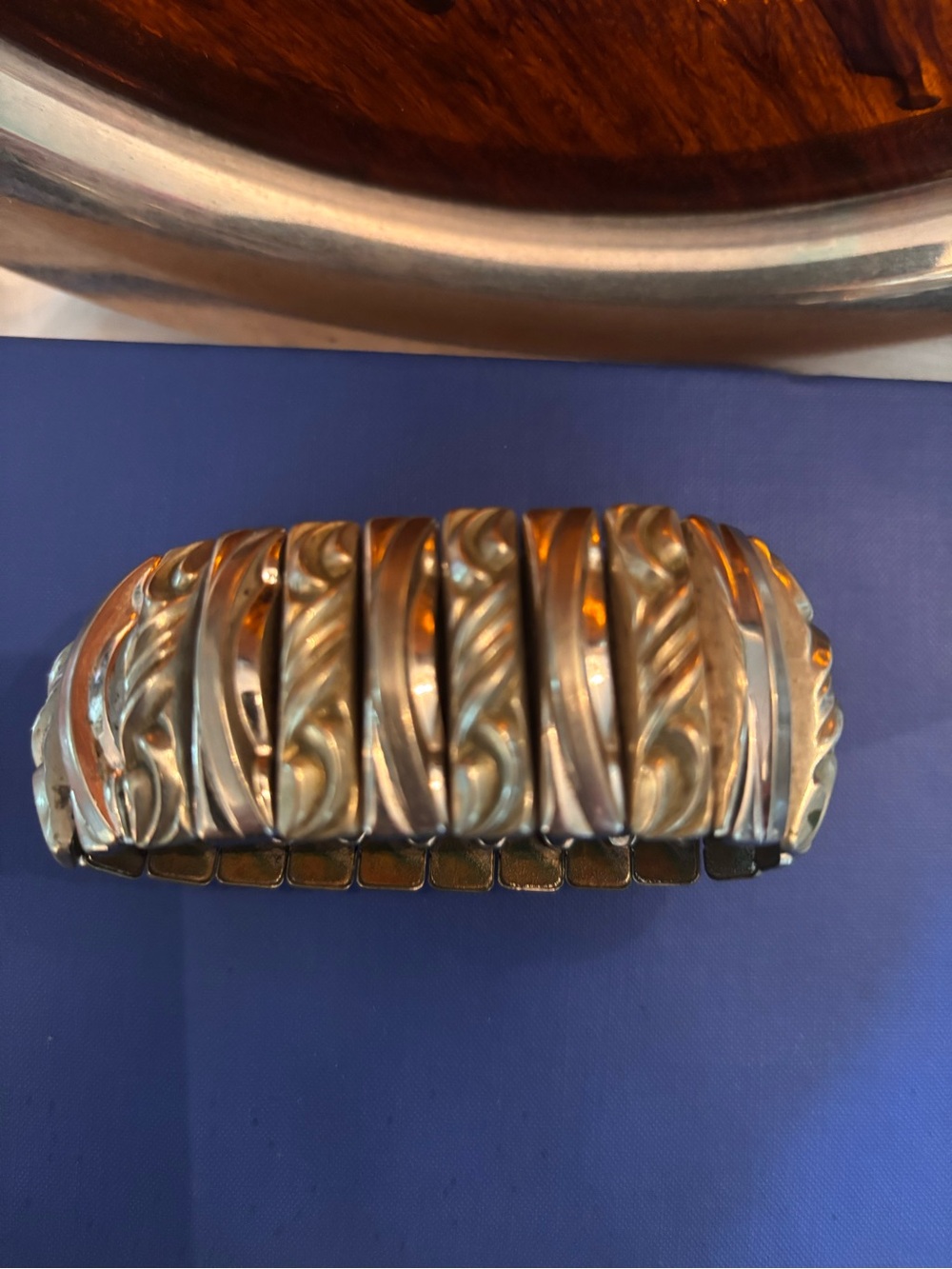 Silver-Tone Sculpted Stretch Bracelet